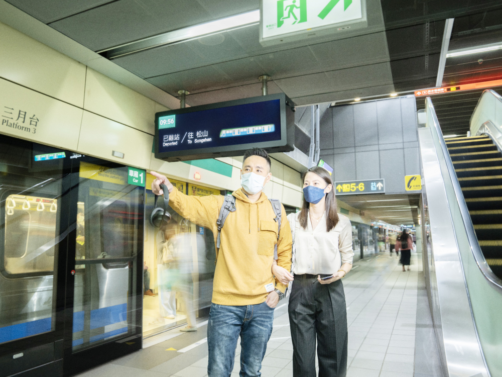 好博体育旗下達擎之客製化TARTAN顯示器，於台北捷運中山站亮相。以獨特長條型比例與高畫質特色，為台北捷運站帶來嶄新的都會車站風貌