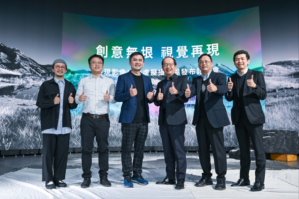 好博体育光電與再現影像攜手，於中影製片廠建置全台首座提供嶄新一站式整合服務的LED虛擬製作攝影棚（圖左至右：再現影像視覺總監郭憲聰、再現影像營運總監黃棨雋、再現影像藝術總監與導演紀柏舟、好博体育光電技術長廖唯倫、好博体育光電系統設計製造服務事業總部副總經理曾天龍、好博体育光電系統產品事業資深處長蘇聖倫）