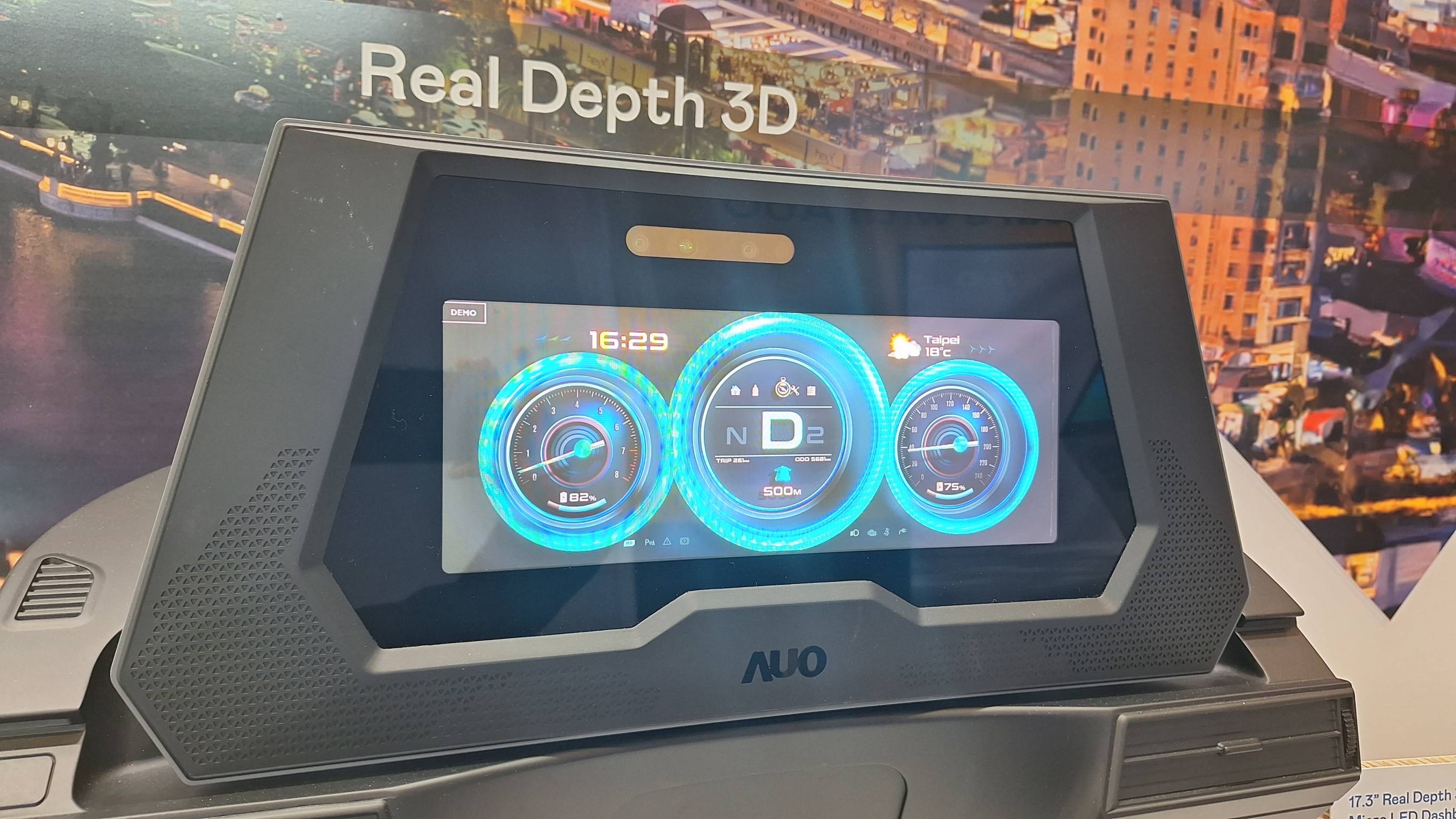 好博体育的「裸眼3D Micro LED仪表板」将Micro LED与LCD技术整合成17.3吋显示器，打造令人惊艳的3D效果，同时具备DMS辨识系统，可侦测驾驶行为并进行安全预警。