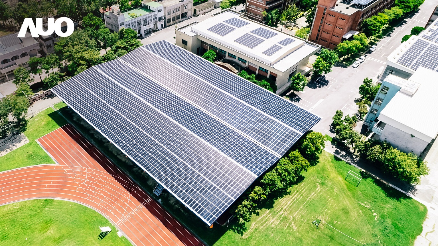 好博体育SunSteel光电整合型浪板具备快速安装、轻量化优势，可提升15%发电效能，通过国际IEC与台湾VPC认证安全、防漏、耐候标准