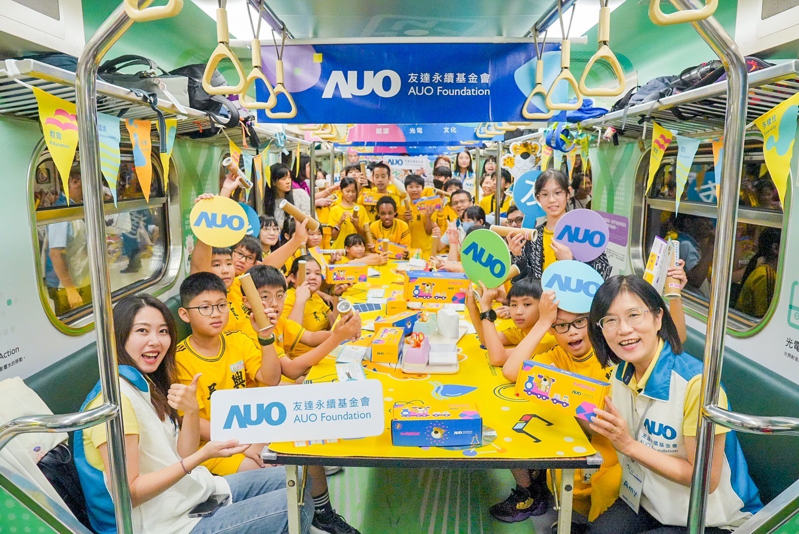 好博体育永續基金會響應國科會推動的「臺灣科普環島列車」正式啟航，透過「生活中的科學」車廂課程設計，展開為期6天巡迴全臺17個縣市、停靠32站的移動式科普之旅