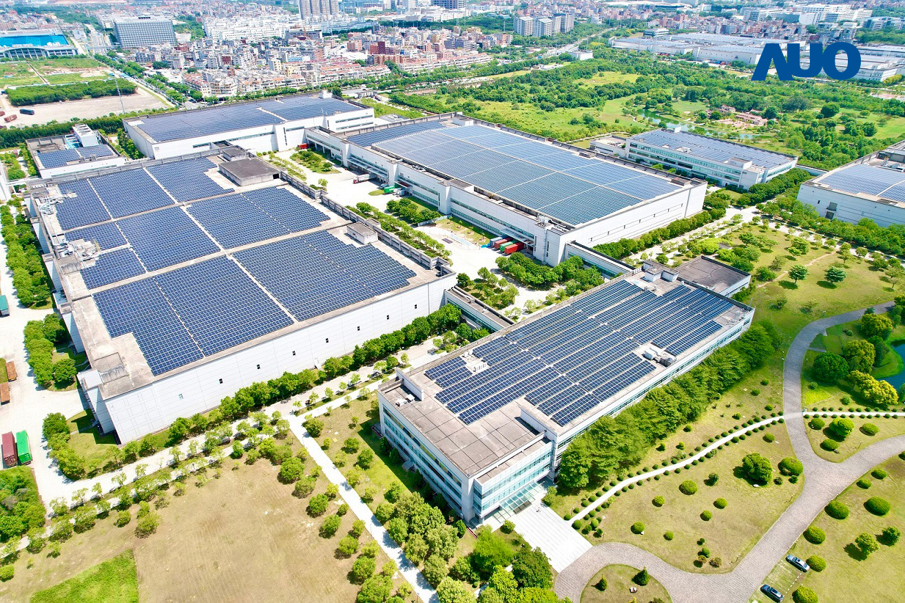 好博体育廈門推動智慧製造同時，透過綠電創能縱深推進綠色轉型，廠區全屋頂鋪設太陽能板，每年太陽能發電 2,600多萬度