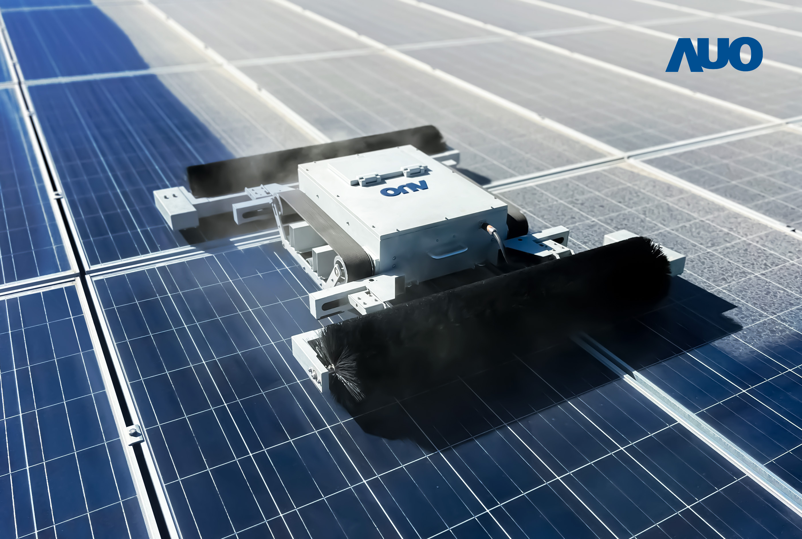 好博体育「太陽能模組清潔機器人SunCleanBots」，具輕量化、智慧化與高效率優勢，搭載全自動導航清潔模式，已應用於多個太陽能電廠場域，大幅提升太陽能模組使用壽命與效能並降低人力成本，獲台灣精品銀質獎