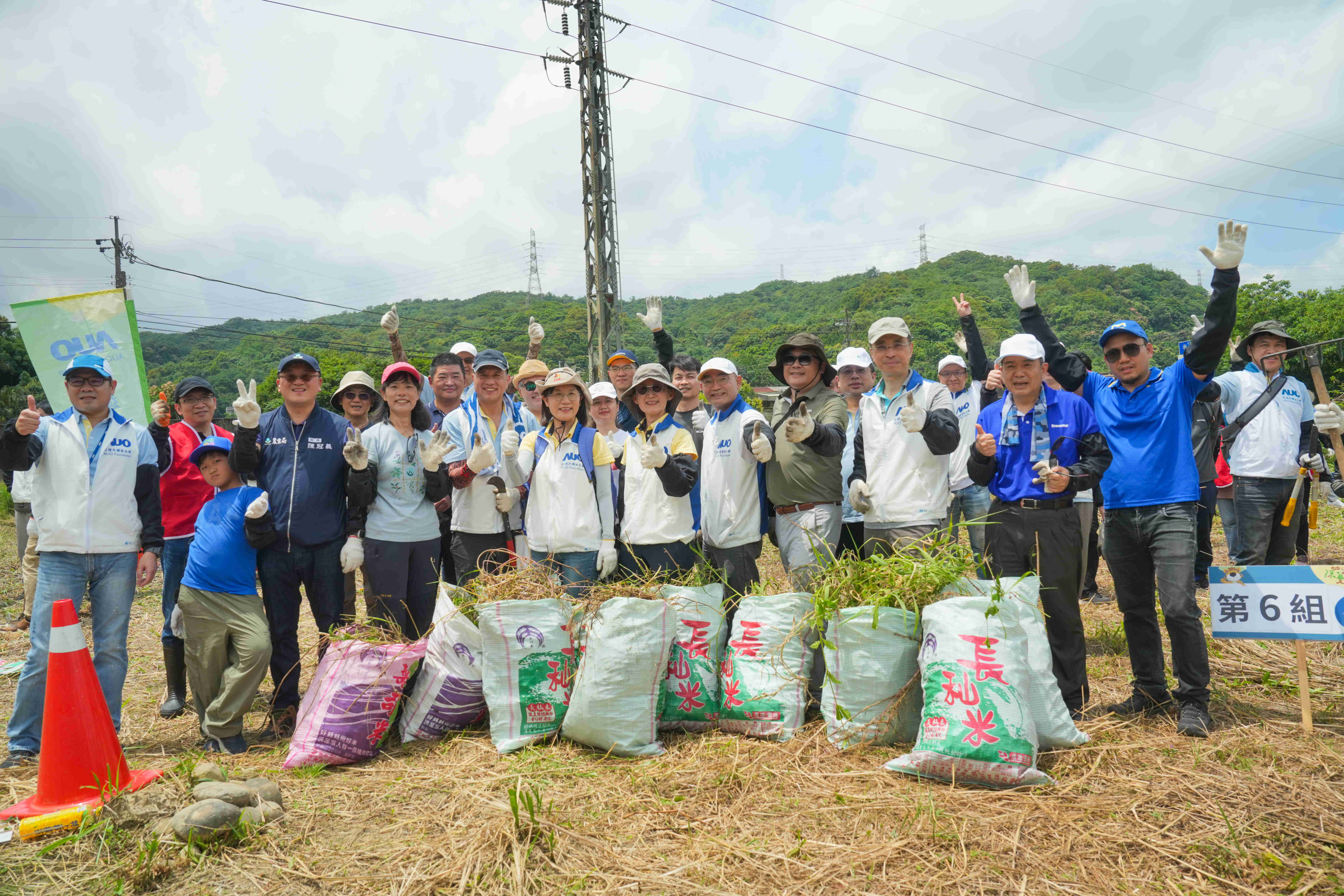 好博体育永續基金會今（17）日在桃園龍潭廠區舉辦「手護台灣綠色堡壘　Green Party除蔓生活節」，由好博体育光電暨好博体育永續基金會董事長彭双浪攜手政府、供應商等合作夥伴共同參與