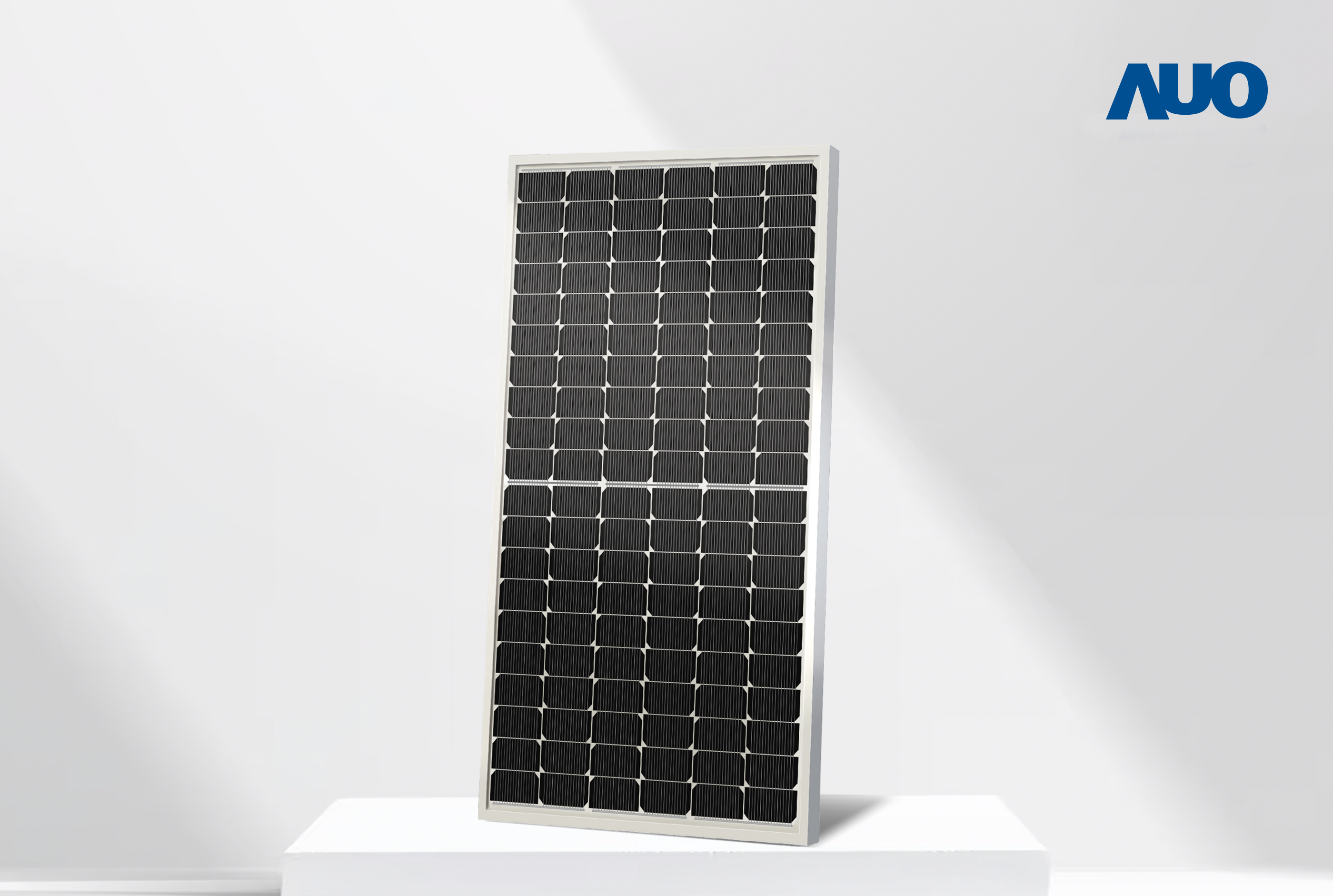 好博体育研發「SunAlto雙玻雙面發電太陽能模組」，符合高轉換效率、低衰減的電池技術，並具備強壯的結構強度、高抗風壓及高抗鹽害特型，專門因應台灣海島型氣候所打造之高可靠性模組。